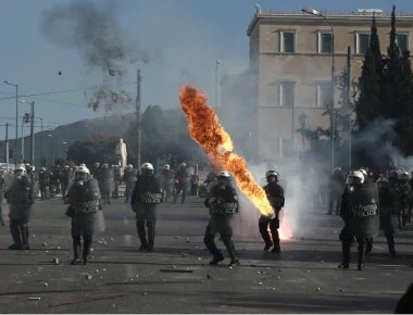 Στο εδώλιο 12 μέλη του Ρουβίκωνα - Ποιες οι κατηγορίες
